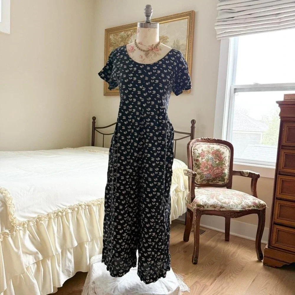 floral jumpsuit  90s cottagecore city triangles fits‎ like a medium